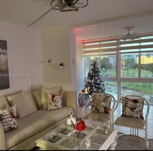 1470 NW 80th Ave in Margate, FL - Foto de edificio - Building Photo