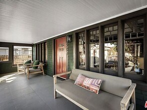 3907 Walton Ave in Los Angeles, CA - Foto de edificio - Building Photo