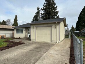 403 S 37th Pl in Springfield, OR - Building Photo - Building Photo