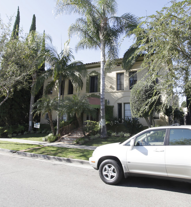 209 El Camino in Beverly Hills, CA - Building Photo