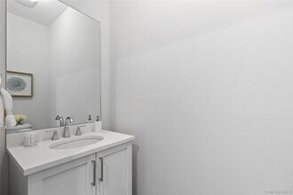 906 Mill Creek S in Roslyn, NY - Building Photo - Building Photo