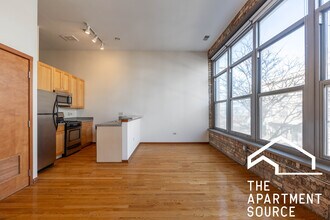 2934 N Milwaukee Ave in Chicago, IL - Building Photo - Building Photo