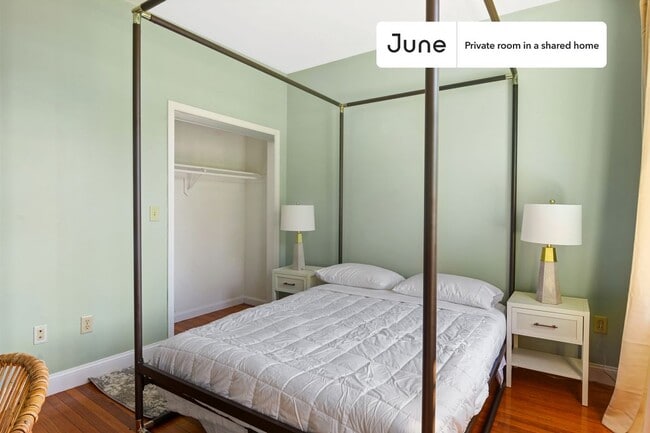 Private bedroom in 4 bed/1 bath Home in Boston, MA - Building Photo - Building Photo
