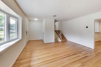 906 Snider Ln in Silver Spring, MD - Building Photo - Building Photo