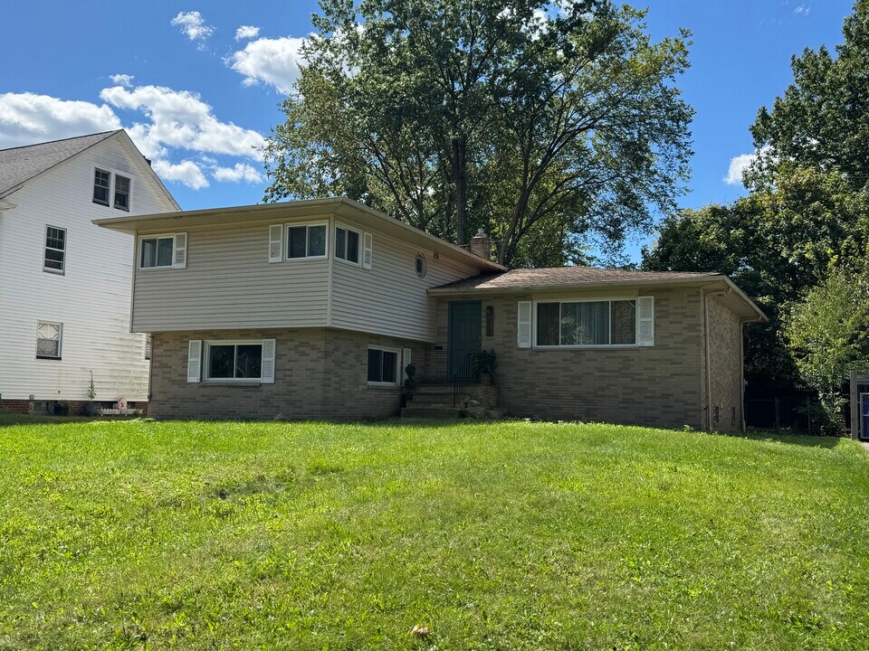 3012 Ludlow Rd, Unit A Suite Premium in Cleveland, OH - Foto de edificio