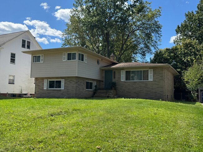 property at 3012 Ludlow Rd