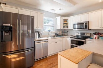 162 NW 5th St in Oak Island, NC - Building Photo - Building Photo