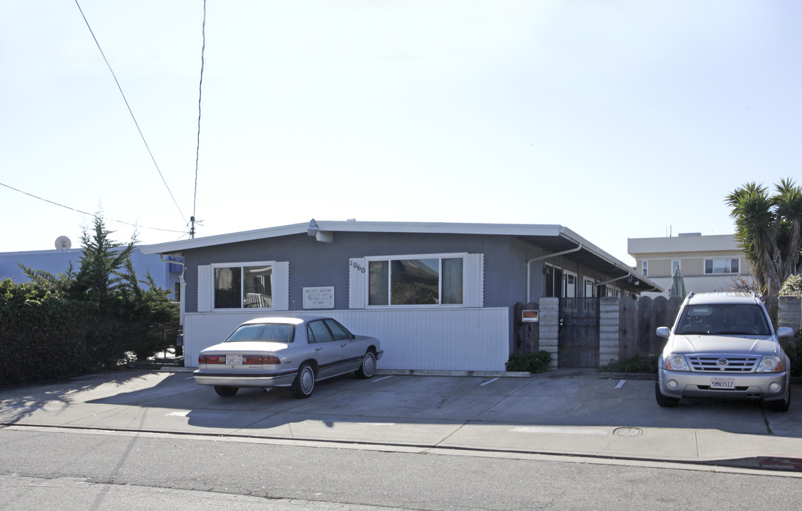 1060 Olympia Ave in Seaside, CA - Building Photo