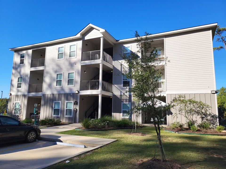 4424 LA-22 in Mandeville, LA - Foto de edificio