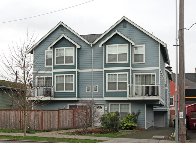 7015-7019 California Ave SW in Seattle, WA - Foto de edificio - Building Photo