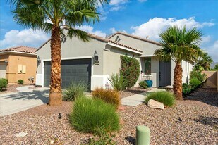 81682 Avenida Celaya in Indio, CA - Building Photo