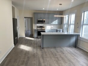 110 Schley St, Unit 1R in Newark, NJ - Building Photo - Building Photo