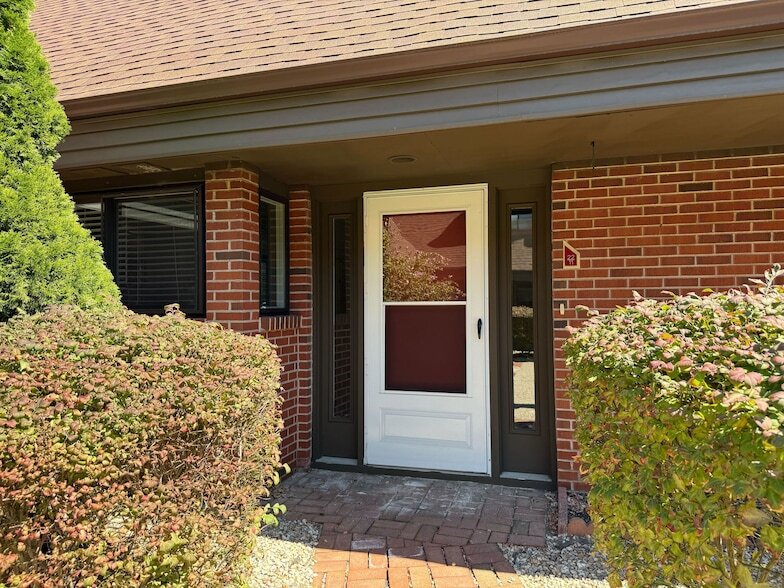 11 Montoya Dr in Branford, CT - Building Photo