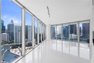 92 SW 3rd St in Miami, FL - Building Photo - Building Photo