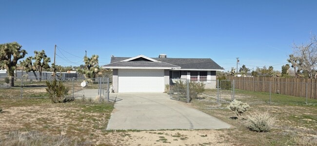 58788 Sun Mesa Dr in Yucca Valley, CA - Building Photo - Building Photo