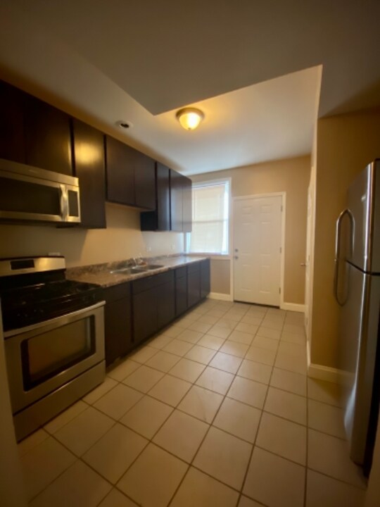 7837 S Essex Ave in Chicago, IL - Building Photo