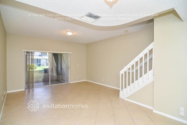 16648 Hemingway Dr in Weston, FL - Building Photo - Building Photo