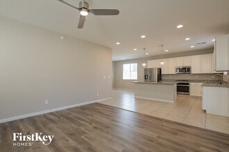 172 Lilt Ave in Henderson, NV - Foto de edificio - Building Photo