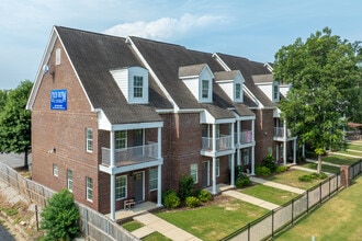 Old Row at Cloverdale in Tuscaloosa, AL - Foto de edificio - Building Photo