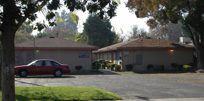 1056-1086 Fir Ave in Atwater, CA - Foto de edificio - Building Photo