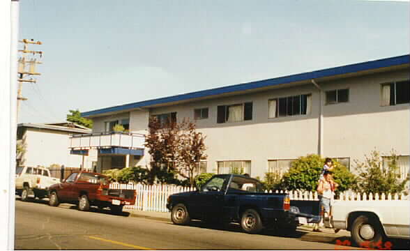 The Bayside Apartments in San Rafael, CA - Building Photo - Building Photo