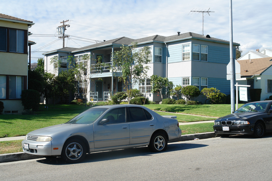 811 N Adams St in Glendale, CA - Foto de edificio