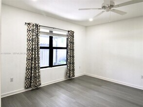 561 NE 6th Pl in Florida City, FL - Building Photo - Building Photo