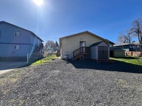 1207 E 10th St in The Dalles, OR - Building Photo - Building Photo