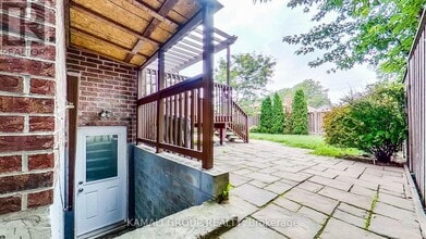 156 Townsgate Dr in Vaughan, ON - Building Photo - Building Photo