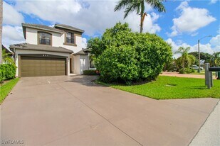 647 110th Ave N in Naples, FL - Building Photo