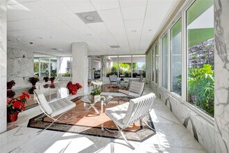 155 Ocean Ln Dr, Unit 1006 in Key Biscayne, FL - Foto de edificio - Building Photo