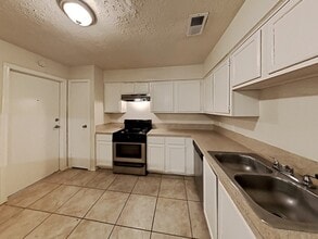 942 Somercotes Ln in Channelview, TX - Building Photo - Building Photo