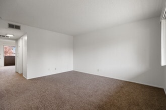 Campus Place Apartments in Chico, CA - Foto de edificio - Building Photo