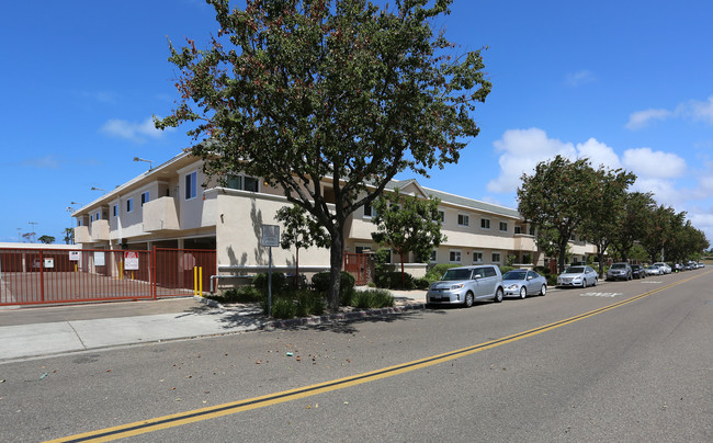 Country Club Lane Apartments in Oceanside, CA - Building Photo - Building Photo