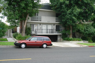 544 E Magnolia Blvd in Burbank, CA - Building Photo - Building Photo