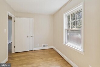9514 Old Georgetown Rd in Bethesda, MD - Building Photo - Building Photo