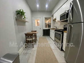 57 Barton St E in Hamilton, ON - Building Photo - Building Photo