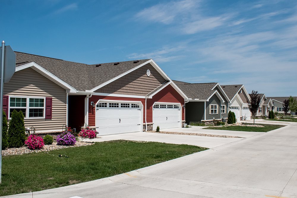 Redwood Cascade Township in Grand Rapids, MI - Foto de edificio