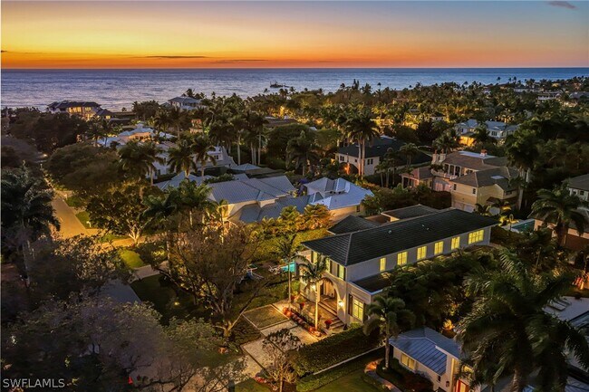 215 3rd Ave N in Naples, FL - Building Photo - Building Photo