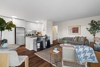 Skye at Belltown in Seattle, WA - Foto de edificio - Building Photo