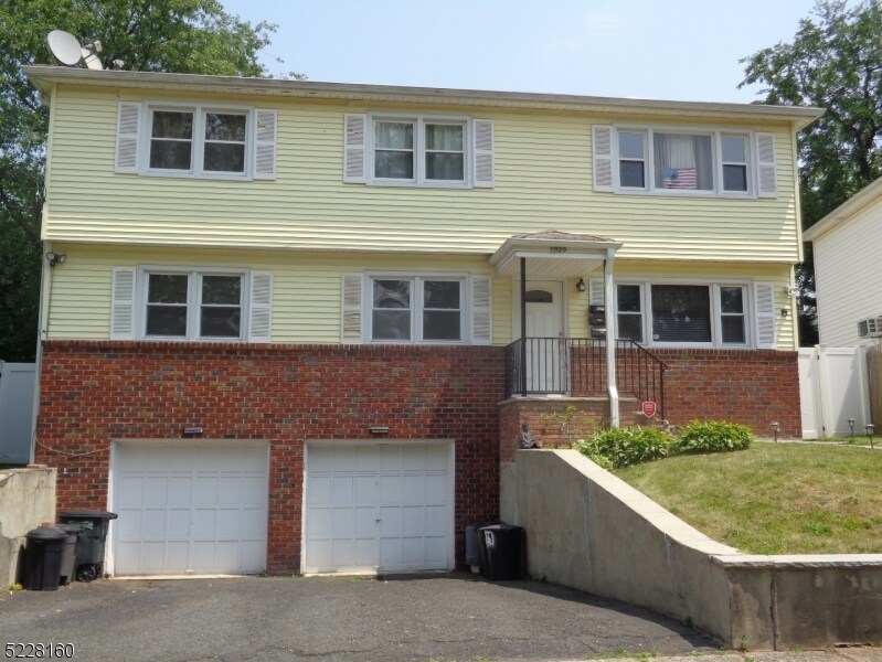 1025 Kingswood Rd-Unit -2 in Union Township, NJ - Building Photo