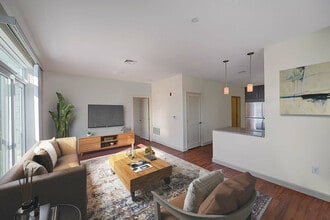 Charlesbank Apartment Homes in Watertown, MA - Foto de edificio - Building Photo