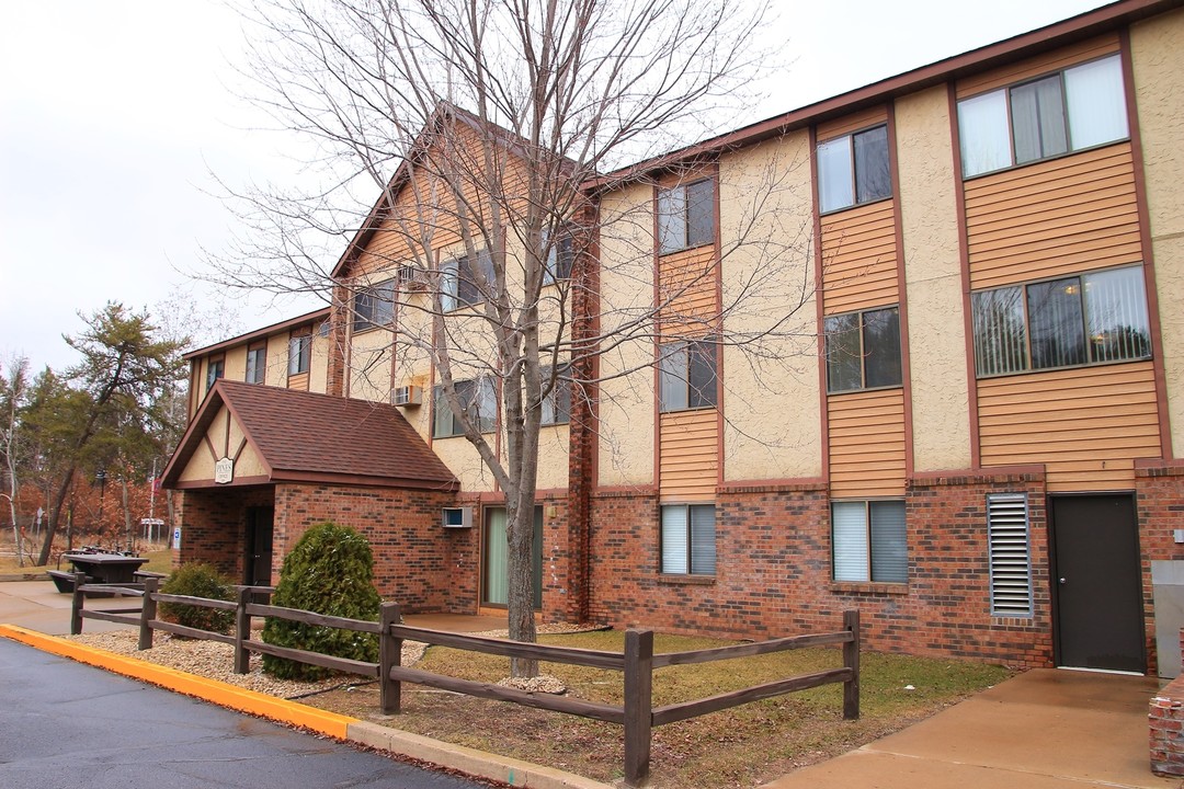 Parkway Apartments in Brainerd, MN - Building Photo