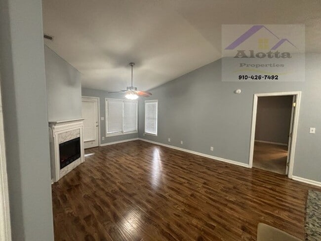 505 Meadowland Ct in Hope Mills, NC - Building Photo - Building Photo