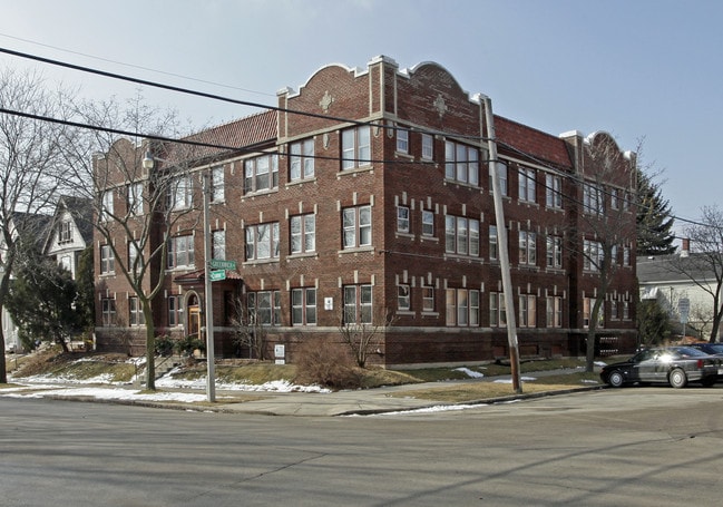 2443 N Cramer St in Milwaukee, WI - Building Photo - Building Photo