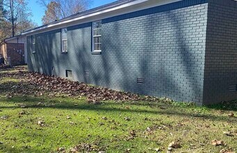 40 Edgehill Dr in Jackson, TN - Building Photo - Building Photo