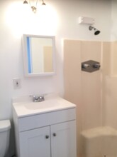 640 N Fuller Ave, Unit Guest House in Los Angeles, CA - Building Photo - Building Photo