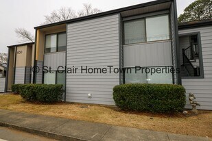 402 Paradise Isle in Riverside, AL - Building Photo