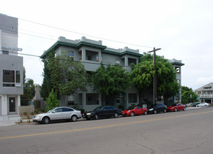 105 Hawthorn St in San Diego, CA - Building Photo - Building Photo