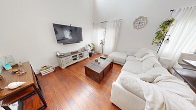 5123 Longfellow Way in Oxnard, CA - Building Photo - Building Photo